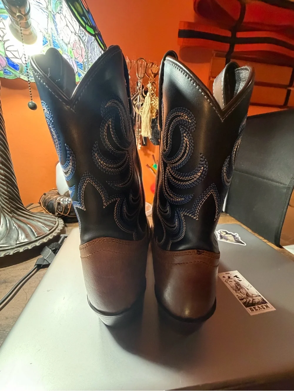 Cody James Classic Two-Tone Brown and Black Men’s Western Boots. Size 3